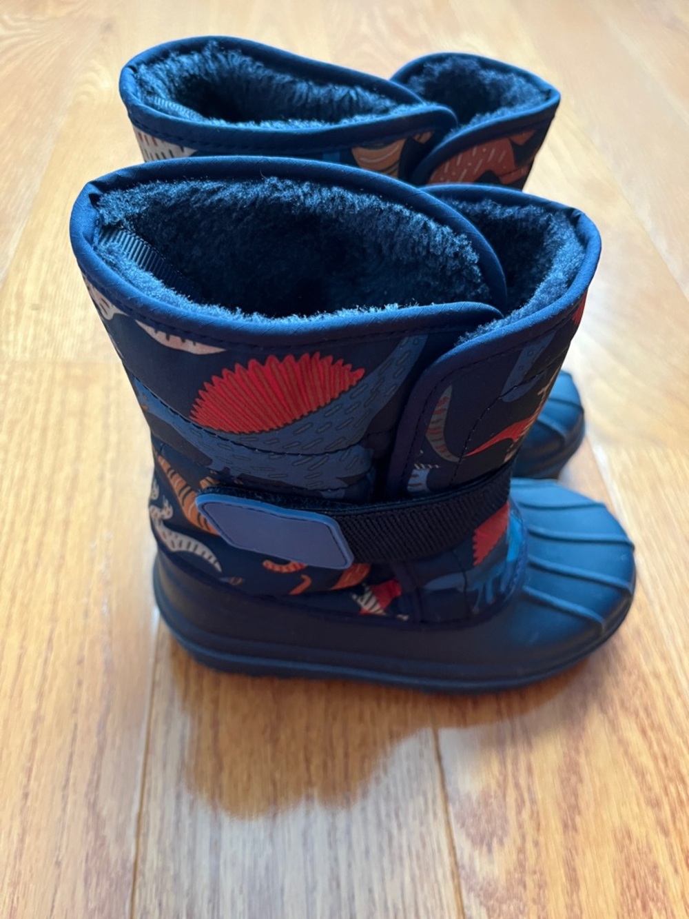 Children’s place, Boy’s warm lined hook-and-loop closure, winter boots, size 9